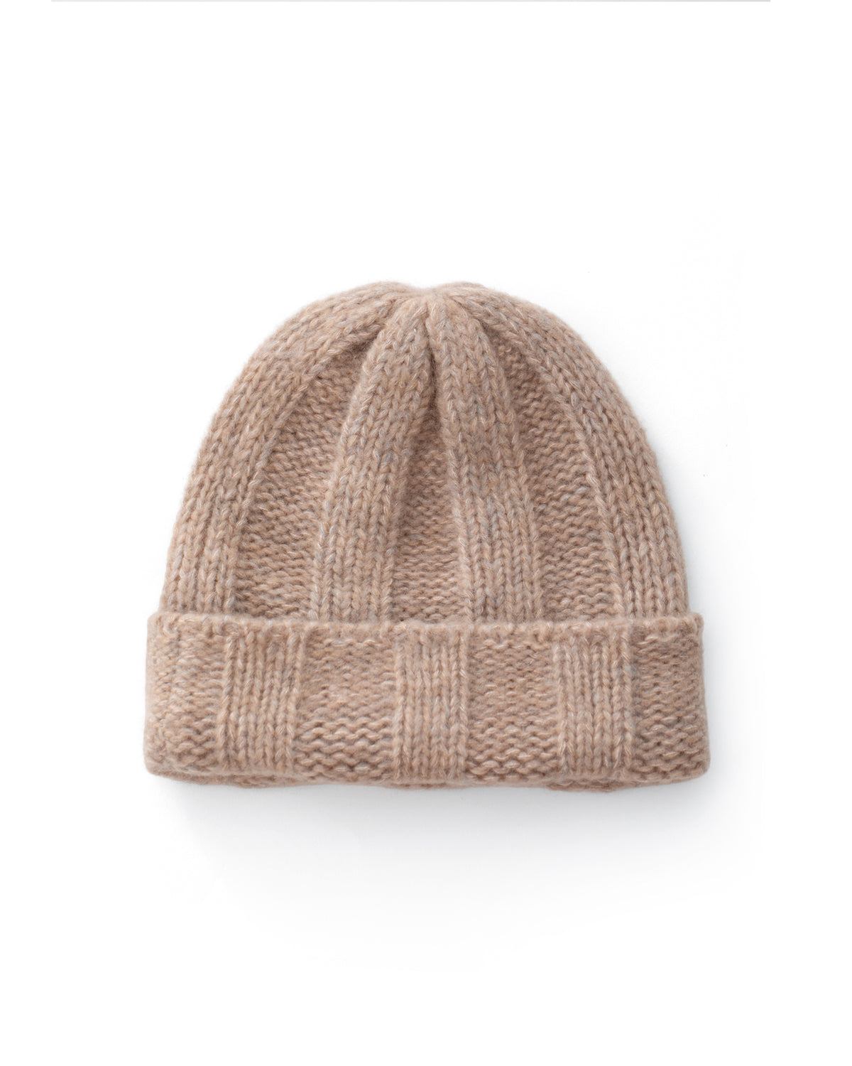 Damen Mütze aus 75 % Kaschmir und 25 % Seide in Misty Beige – Mütze in grober Strickqualität mit breiter Rippstruktur. Das Modell kann mit oder ohne Umschlag getragen werden und verbindet zeitloses Design mit angenehmem Tragekomfort.
