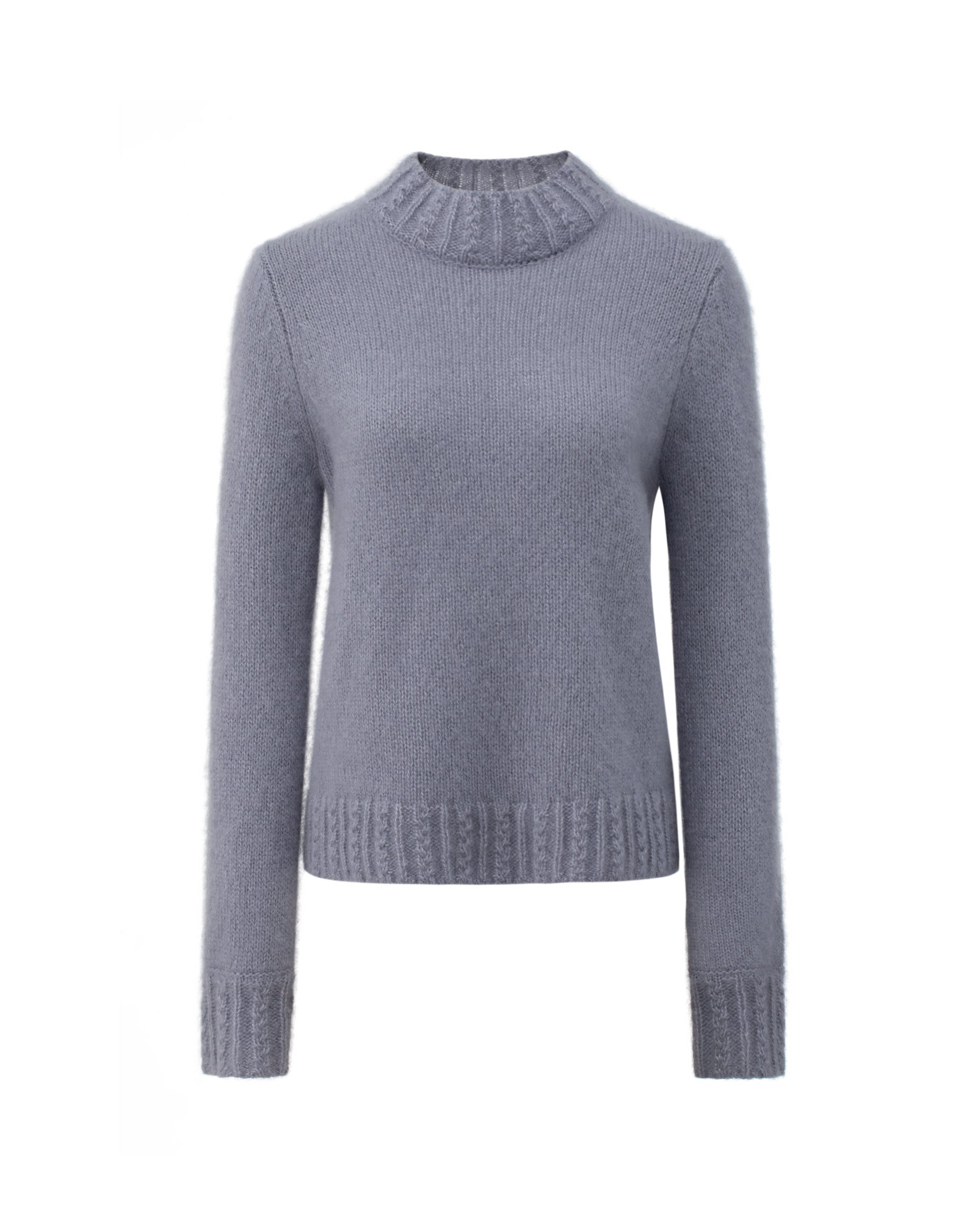 Damen Pullover aus 75 % Kaschmir und 25 % Seide in Blue Mirage – glatt gestrickter Pullover in grober Strickqualität mit körperbetonter Passform, Rundhalsausschnitt mit Stehkragen im Zopfmuster, klassischer Schulterform sowie langen, schmalen Ärmeln. Ärmelbündchen und Saum sind im Zopfmuster gearbeitet und verleihen dem Modell einen markanten, strukturierten Look.