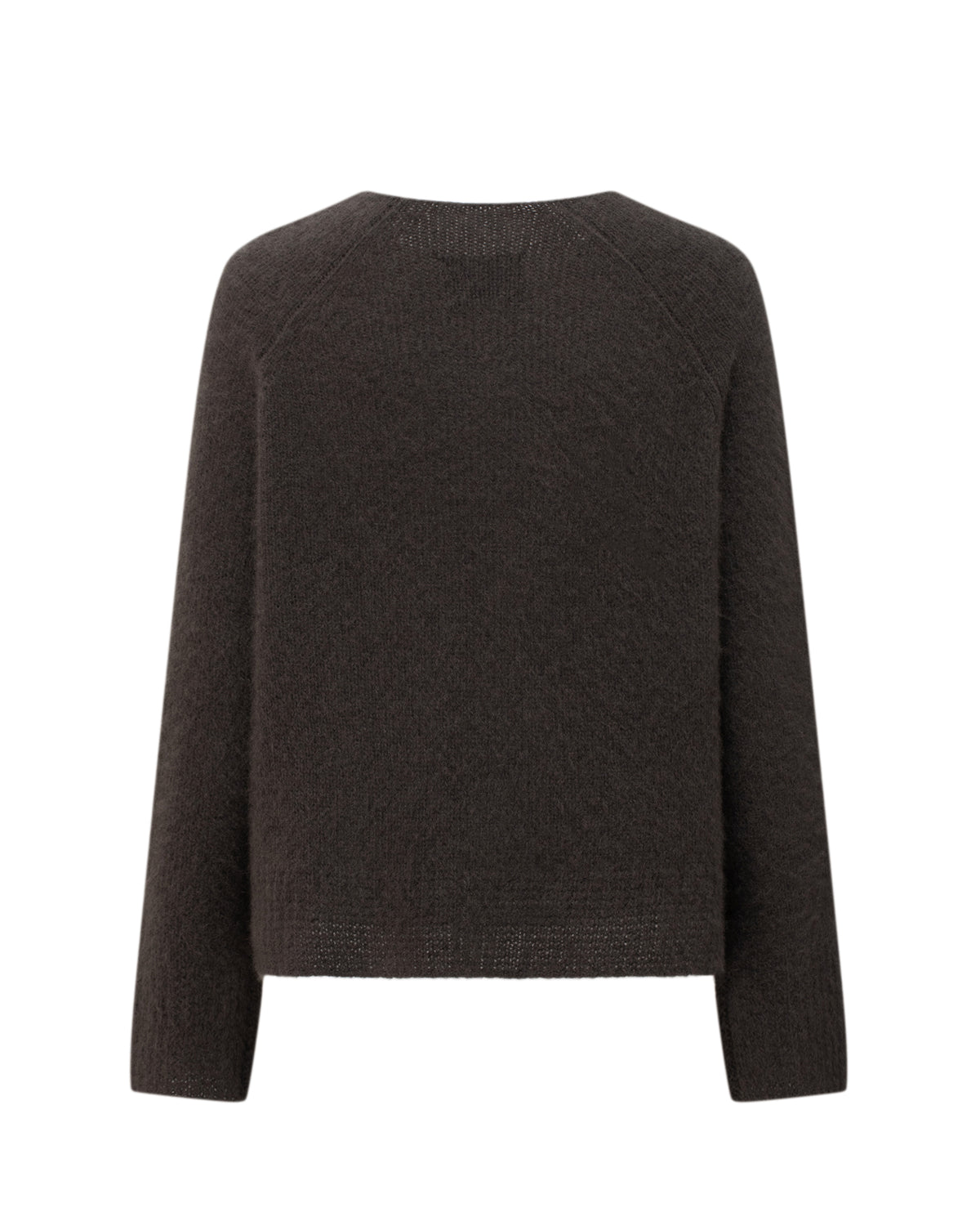 Damen Pullover aus 75 % Kaschmir und 25 % Seide in Black Forest – glatt gestrickter Pullover in grober Strickqualität mit lockerer Passform und geradem Schnitt, weitem, cleanem Rundhalsausschnitt, Raglanärmeln sowie langen, schmalen Ärmeln. Ärmelbündchen und Saum sind mit einem grafischen Strickmuster gearbeitet. Schlitze an den Seitennähten verleihen dem Modell eine moderne, lässige Silhouette.
