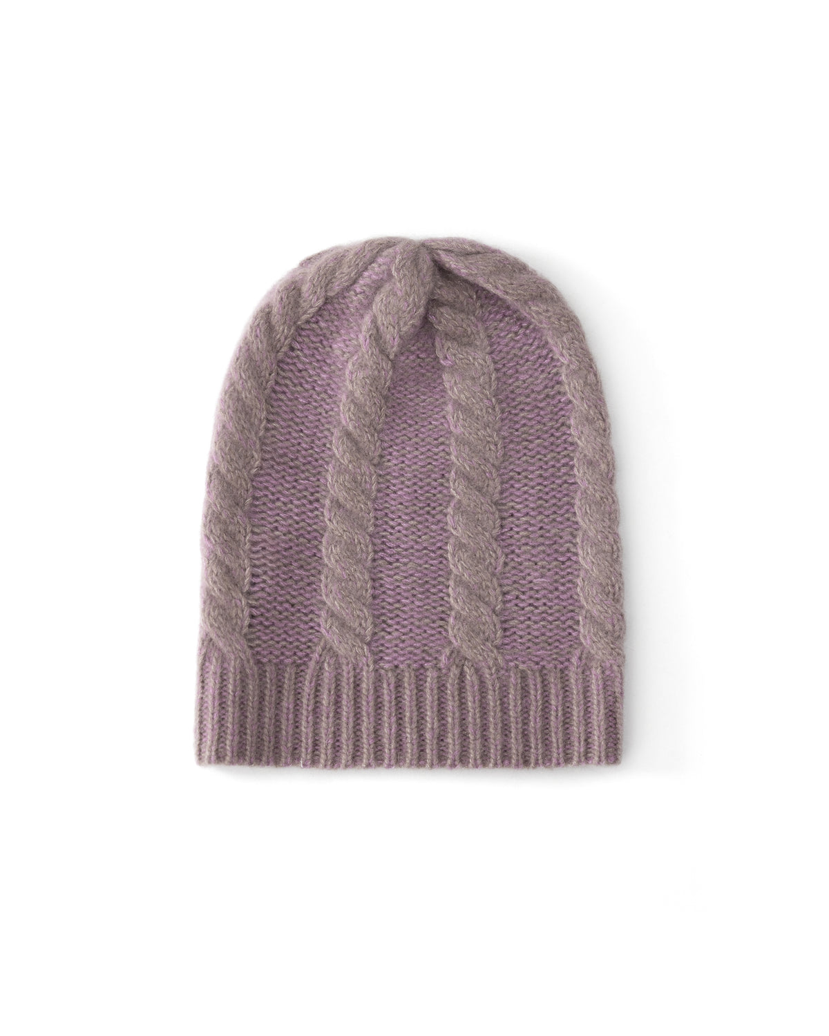 Damen Mütze aus 75 % Kaschmir und 25 % Seide in Twine Lilac – Mütze aus Mouliné-Garn mit Zopfmuster und links gestrickter Struktur in grober Strickqualität. Der Umschlag in Rippstruktur verleiht dem Modell einen klassischen Look und sorgt für einen angenehmen Sitz.
