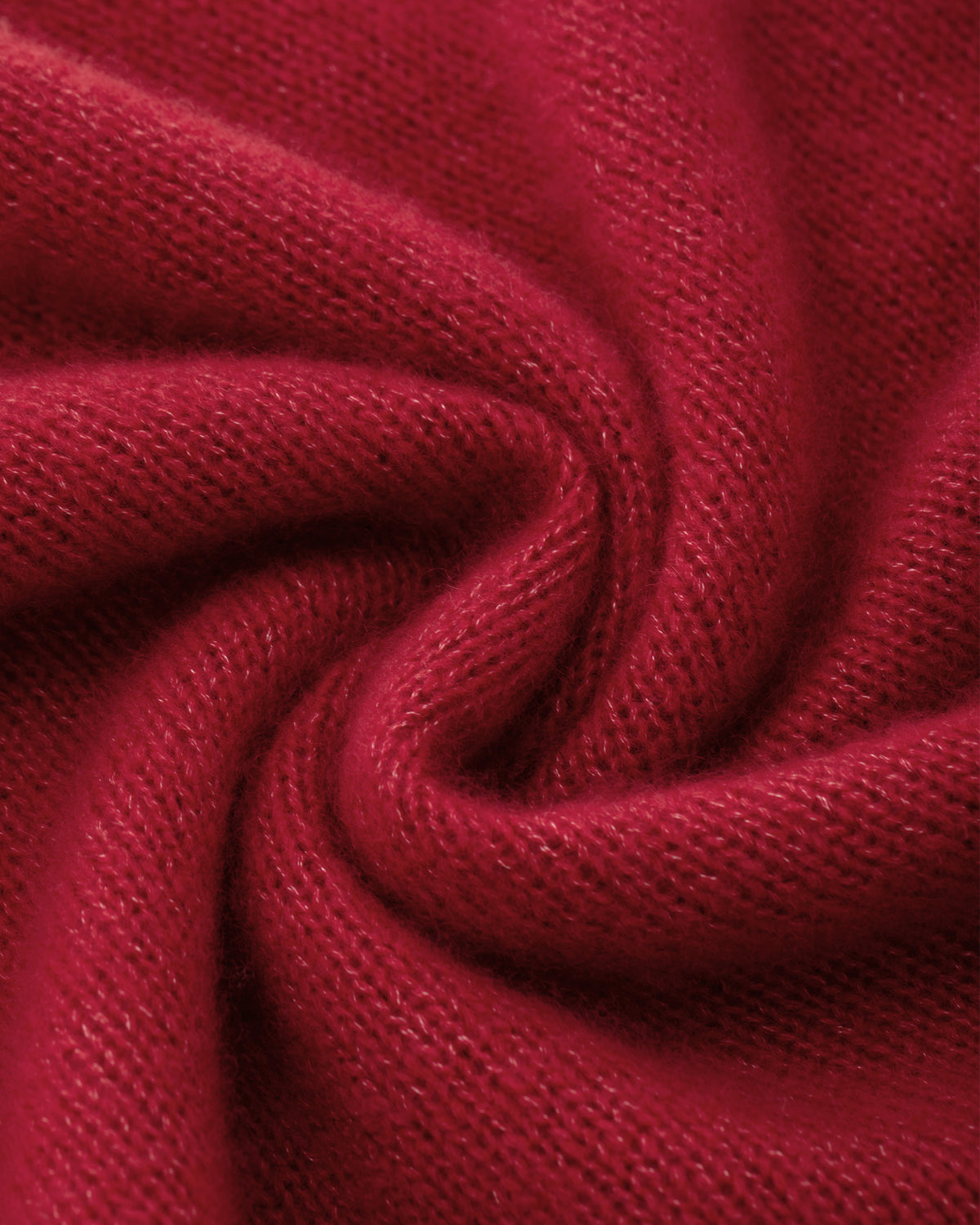 Damen Pullover aus 75 % Kaschmir und 25 % Seide in Royal Garnet – glatt gestrickter Pullover in mittelschwerer Qualität mit relaxter Passform, Rundhalsausschnitt mit Kragen in Rippstruktur, klassischer Schulterform sowie langen, schmalen Ärmeln. Ärmelbündchen und Saum sind in Rippstruktur gearbeitet und verleihen dem Modell einen zeitlosen Look.