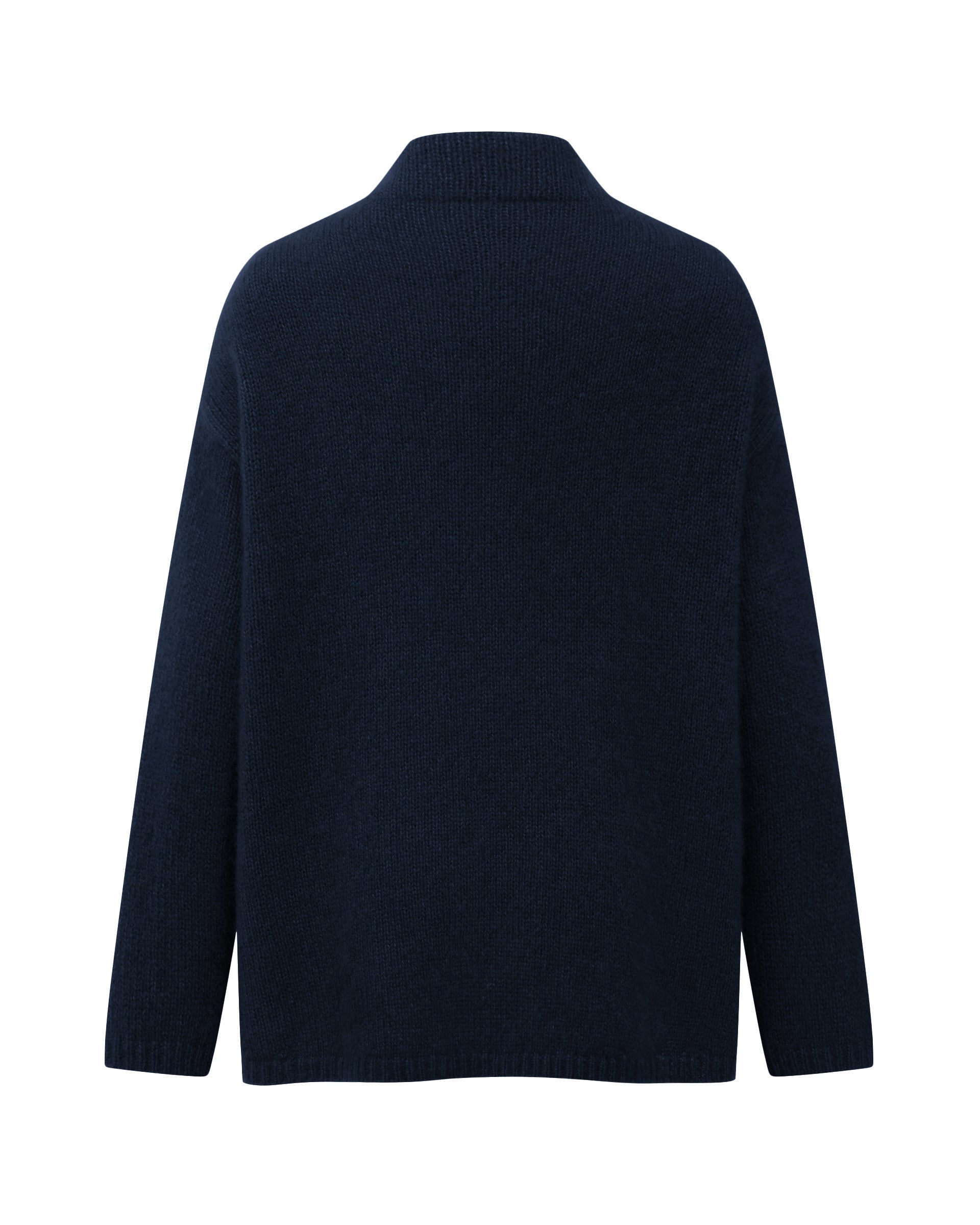 Damen Pullover aus 75 % Kaschmir und 25 % Seide in French Navy – glatt gestrickter Pullover in mittelschwerer Qualität mit oversized Passform, Stehkragen, überschnittener Schulterform sowie langen, relaxten Ärmeln. Das Modell überzeugt mit einer modernen, entspannten Silhouette und zeitlosem Design.
