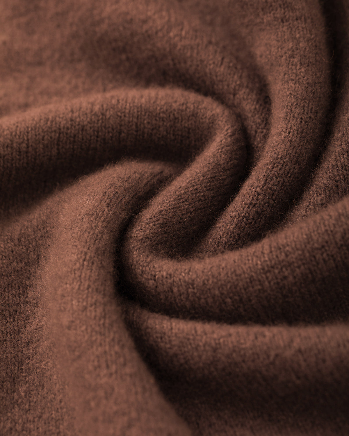 Damen Pullover aus 80 % Kaschmir, 18 % Polyamid und 2 % Elastan in Maple – glatt gestrickter Pullover in mittelschwerer Qualität mit gefilzter, besonders elastischer Oberfläche und oversized Passform. Das Modell verfügt über einen Stehkragen, eine überschnittene Schulterform sowie lange, relaxte Ärmel und überzeugt durch seine moderne, komfortable Silhouette.