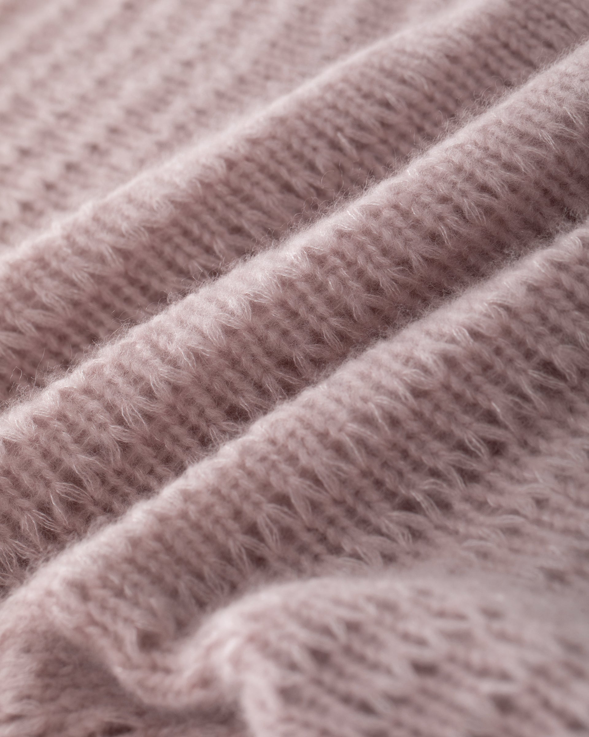 Damen Jacket in pinkish grey (rosa) aus Kaschmir-Seide – grob gestrickt mit glatten Streifen, langer Style, oversized Passform, überschnittene Schultern, lange weite Ärmel sowie kleine Rippbündchen an Ärmeln und Saum