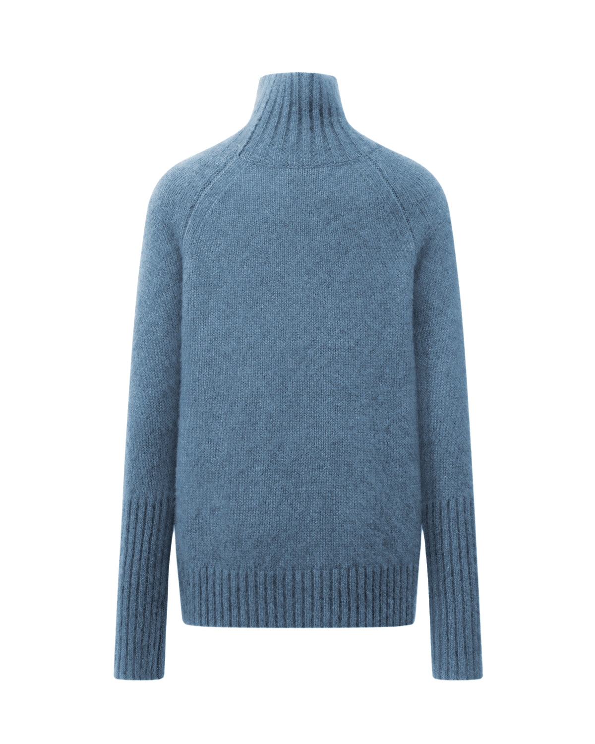Damen Pullover aus 75 % Kaschmir und 25 % Seide in Blue Fog – glatt gestrickter Pullover in mittelschwerer Qualität mit langer, relaxter Passform, die zum Saum hin leicht ausgestellt ist. Das Modell verfügt über einen Stehkragen in Rippstruktur, Raglanschultern sowie lange, schmale Ärmel. Hohe Ärmelbündchen und der Saum sind in Rippstruktur gearbeitet und verleihen dem Pullover eine moderne, elegante Silhouette.
