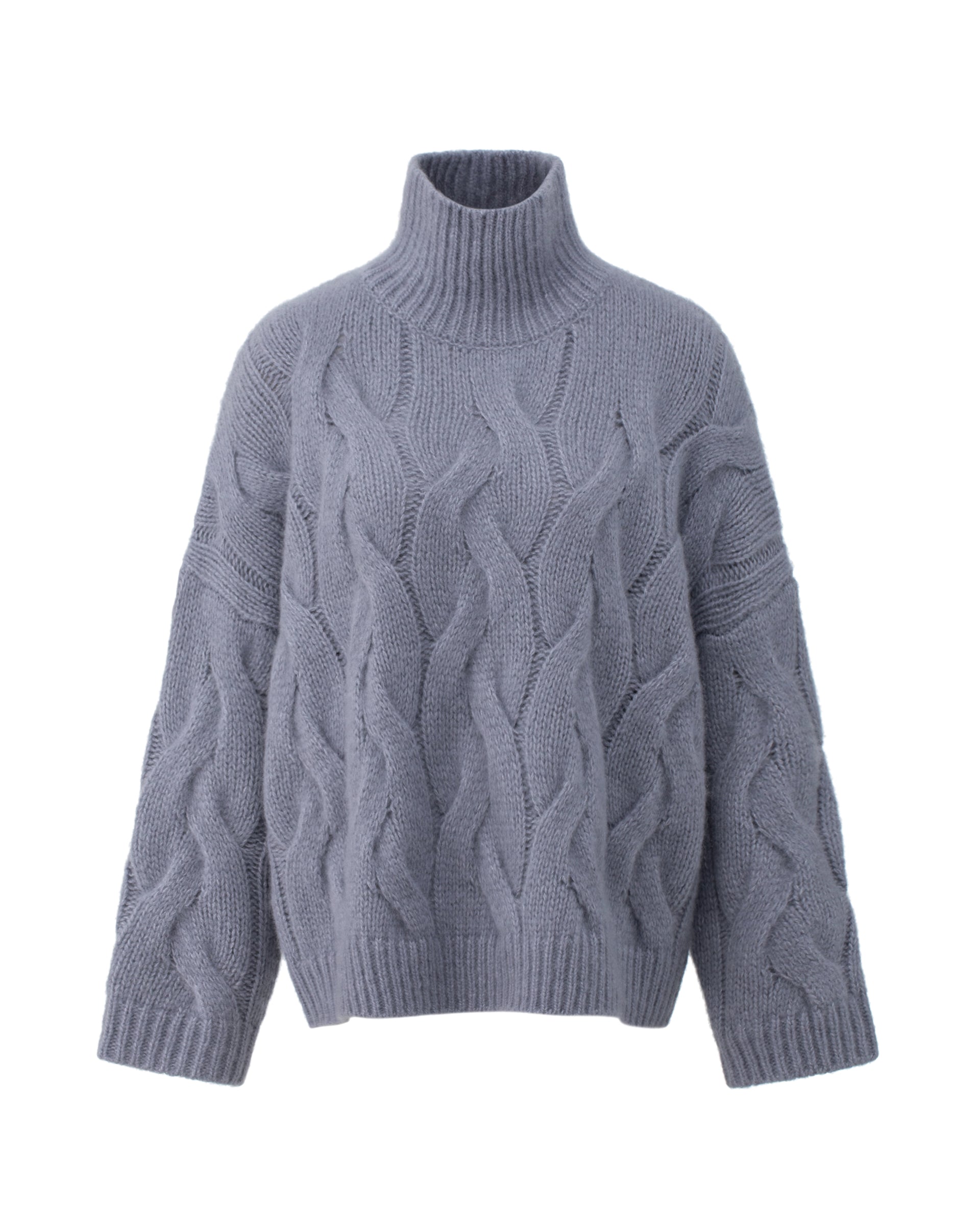 Damen Pullover aus 75 % Kaschmir und 25 % Seide in Blue Mirage – grob gestrickter Pullover mit Zopfstrickmuster in oversized Passform mit langer, weiter Silhouette. Das Modell verfügt über einen hohen Stehkragen in Rippstruktur, eine überschnittene Schulter sowie lange, weite Ärmel. Ärmelbündchen und Saum sind in Rippstruktur gearbeitet und unterstreichen den markanten Strickcharakter des Designs.
