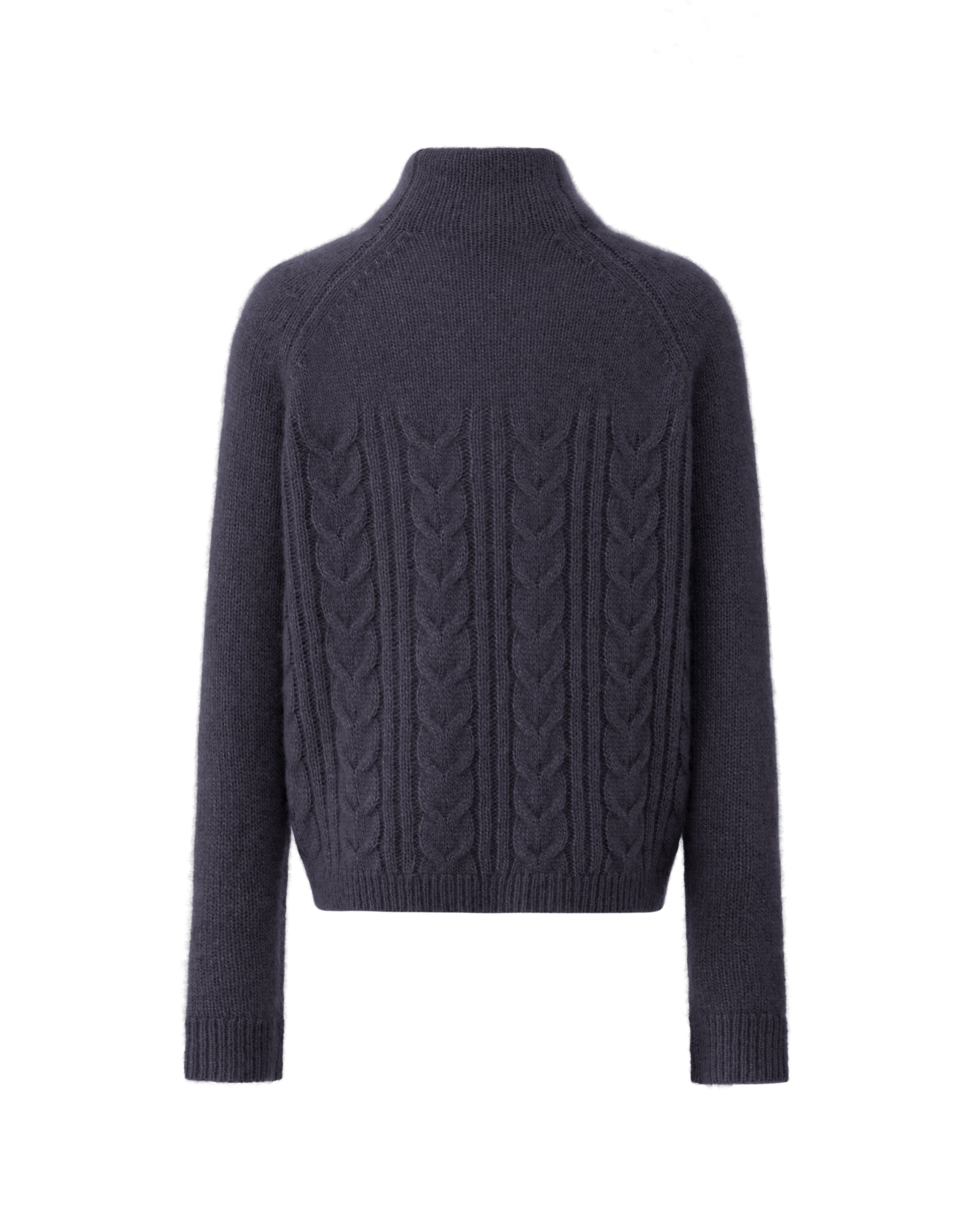 Damen Pullover aus 75 % Kaschmir und 25 % Seide in Graphite Grey – glatt gestrickter Pullover mit Zopfstrickmuster in mittelschwerer Qualität und figurbetonter Passform. Das Modell verfügt über einen Kragen, der als Stehkragen oder Rollkragen getragen werden kann, Raglanärmel sowie lange, schmale Ärmel. Ärmelbündchen und Saum sind in Rippstruktur gearbeitet und verleihen dem Design einen stilvollen Abschluss.