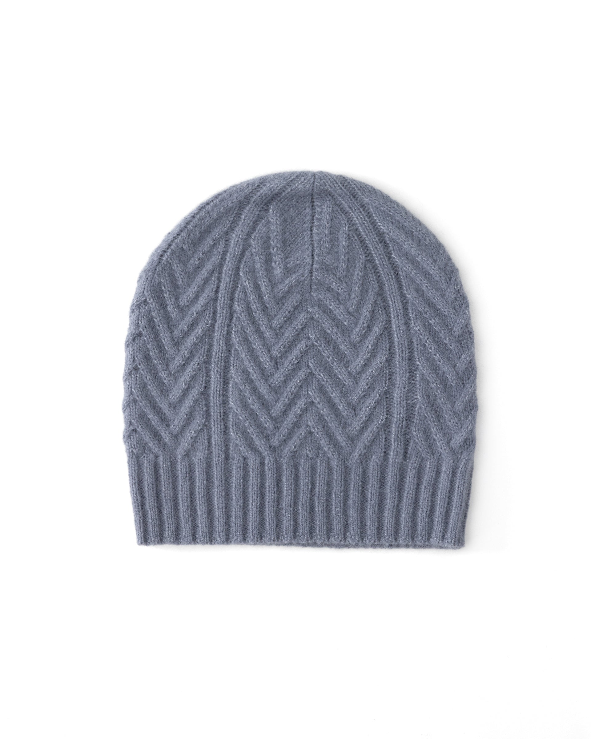 Damen Mütze aus 75 % Kaschmir und 25 % Seide in Blue Mirage – Mütze mit Zopfmuster in mittelschwerer Strickqualität. Der Saum in Rippstruktur sorgt für einen klassischen Abschluss und einen angenehmen Sitz.