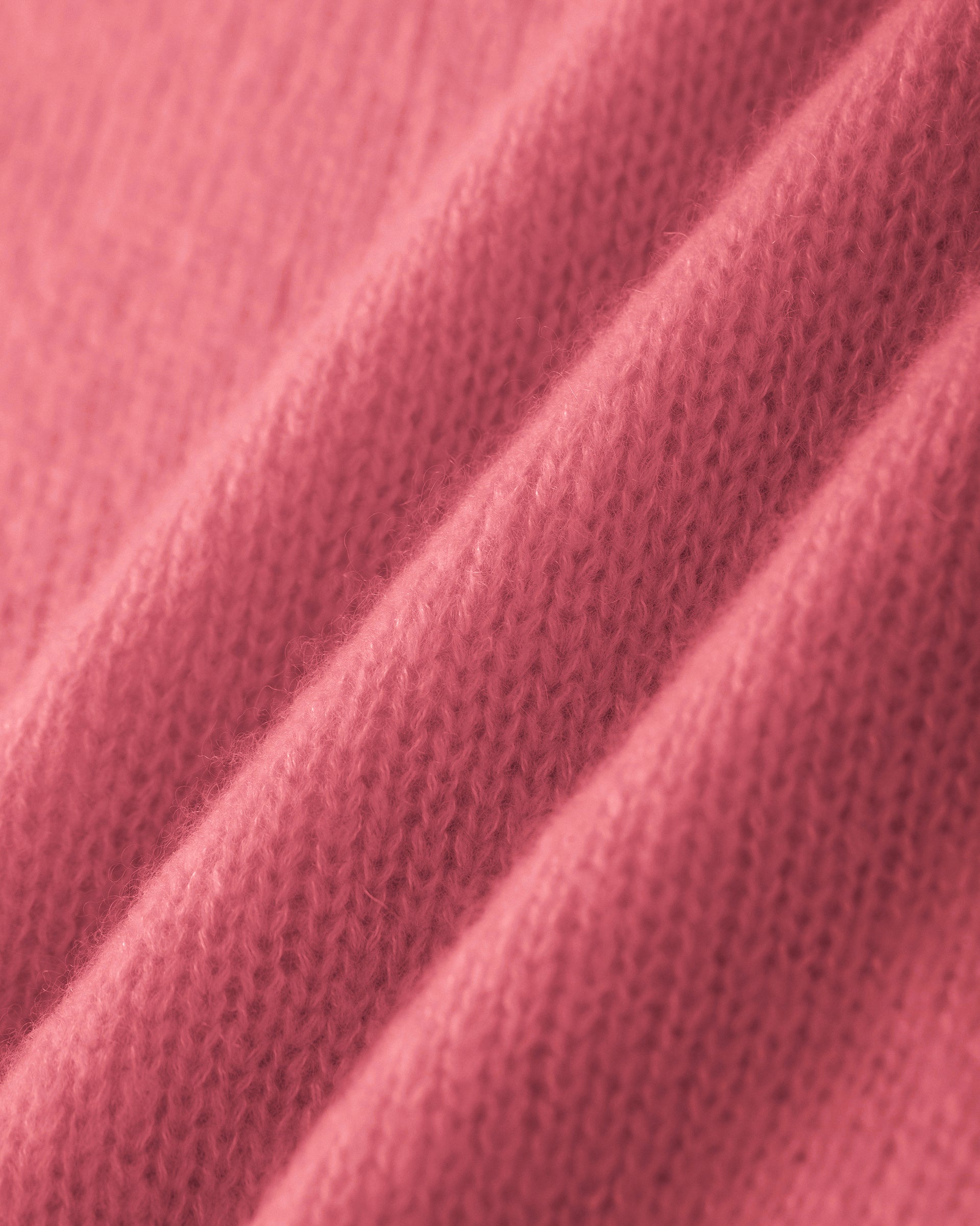 Damen Kurzarm-Pullover aus 75 % Kaschmir und 25 % Seide in cerise (pink) – mittelschwerer, glatt gestrickter Pullover in kastiger, kurzer und breiter Form mit Rundhalsausschnitt und Rippkragen, Raglan-Halbärmeln sowie Rippbündchen an Ärmeln und Saum
