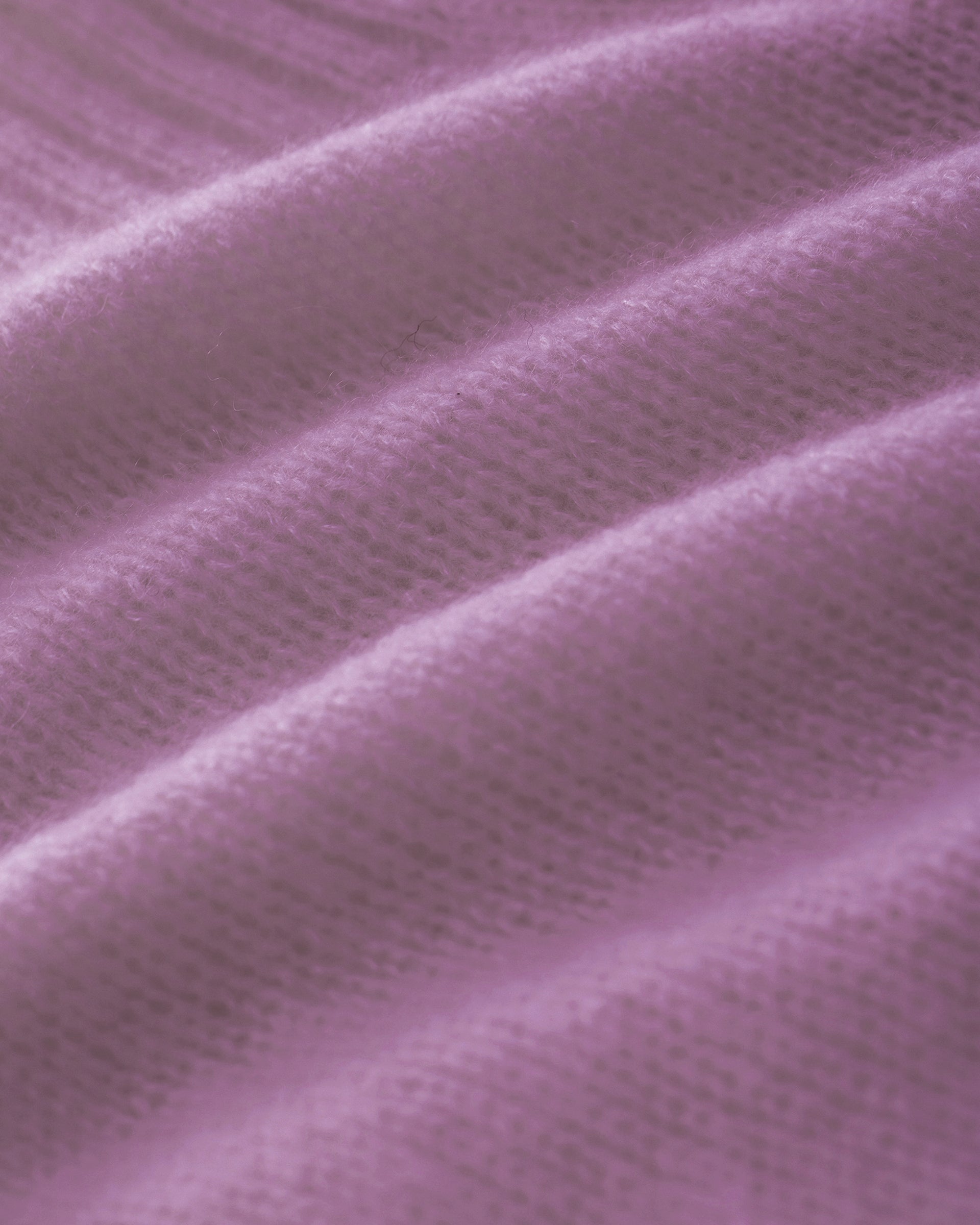 Damen Kurzarm-Jacket aus 75 % Kaschmir und 25 % Seide in opal (lila) – mittelschwerer, glatt gestrickter Style in körperbetonter Passform mit Knopfleiste aus Kunststoff, klassischer Schulter, leichten Puff-Halbärmeln sowie Rippbündchen und hohem Ripp-Saum