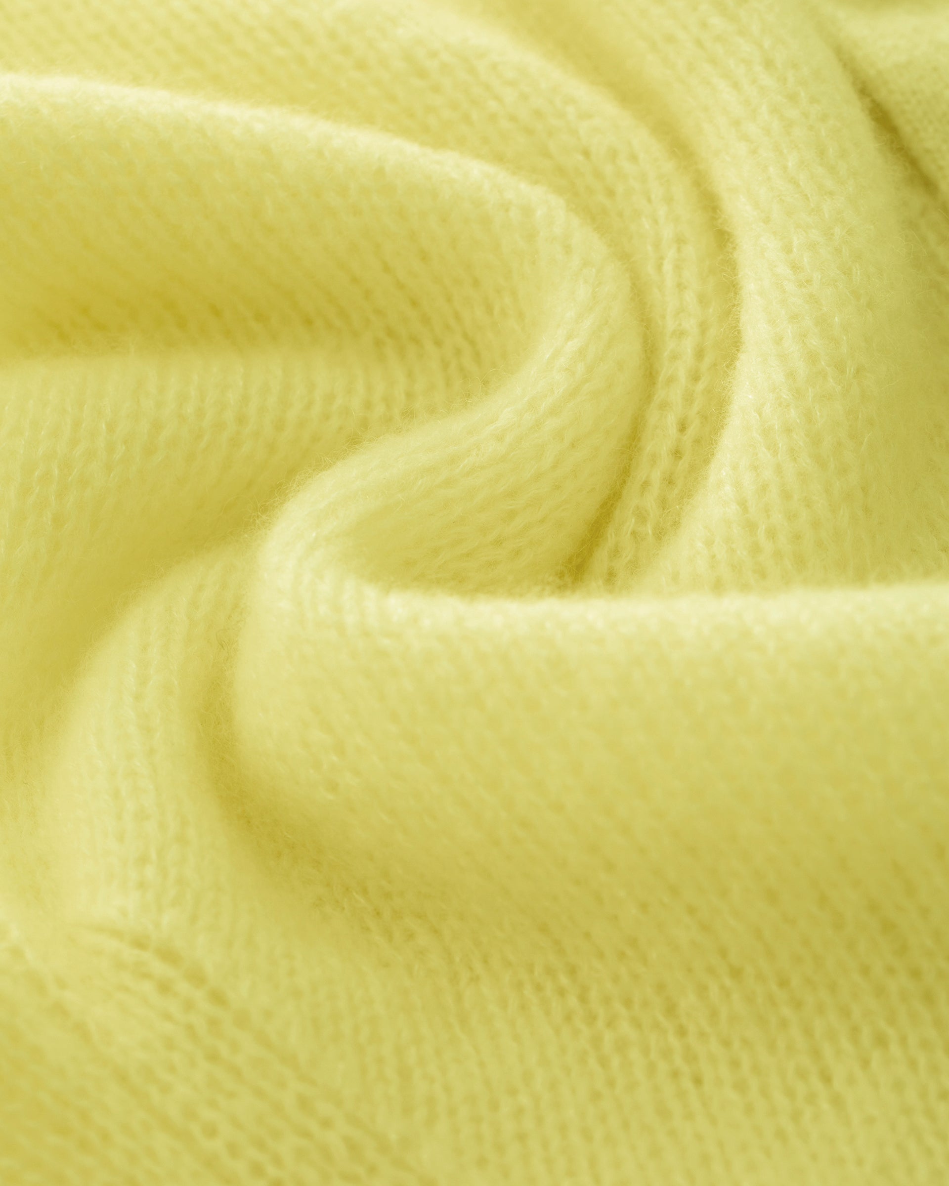 Damen Kurzarm-Jacket aus 75 % Kaschmir und 25 % Seide in yellow jasper (gelb) – mittelschwerer, glatt gestrickter Style in körperbetonter Passform mit Knopfleiste aus Kunststoff, klassischer Schulter, leichten Puff-Halbärmeln sowie Rippbündchen und hohem Ripp-Saum