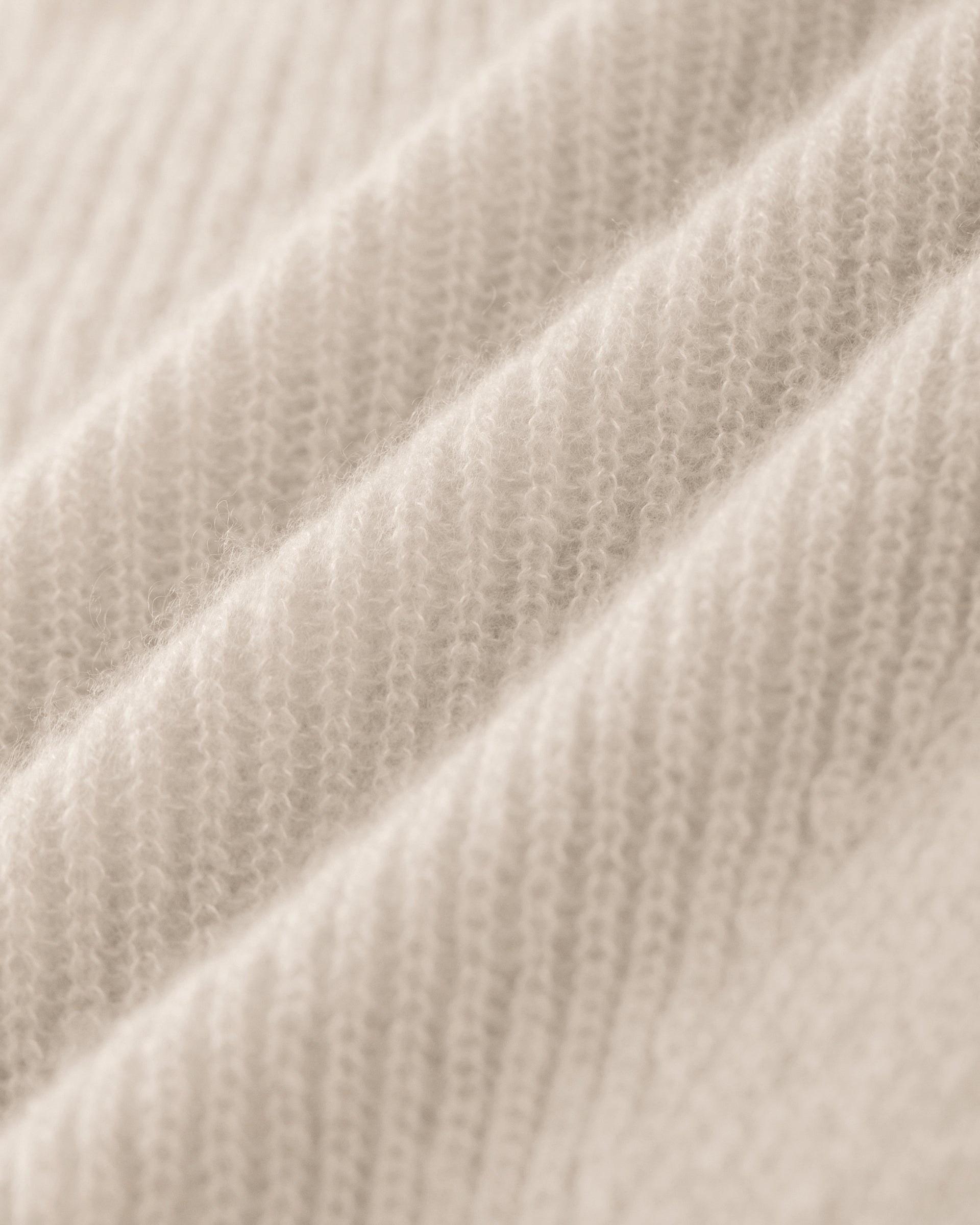 Damen Cardigan aus 75 % Kaschmir und 25 % Seide in lunar (creme) – mittelschwerer Cardigan im Halbpatent-Strick mit oversized Passform, Kunststoff-Knopfleiste sowie langen, weiten Ärmeln