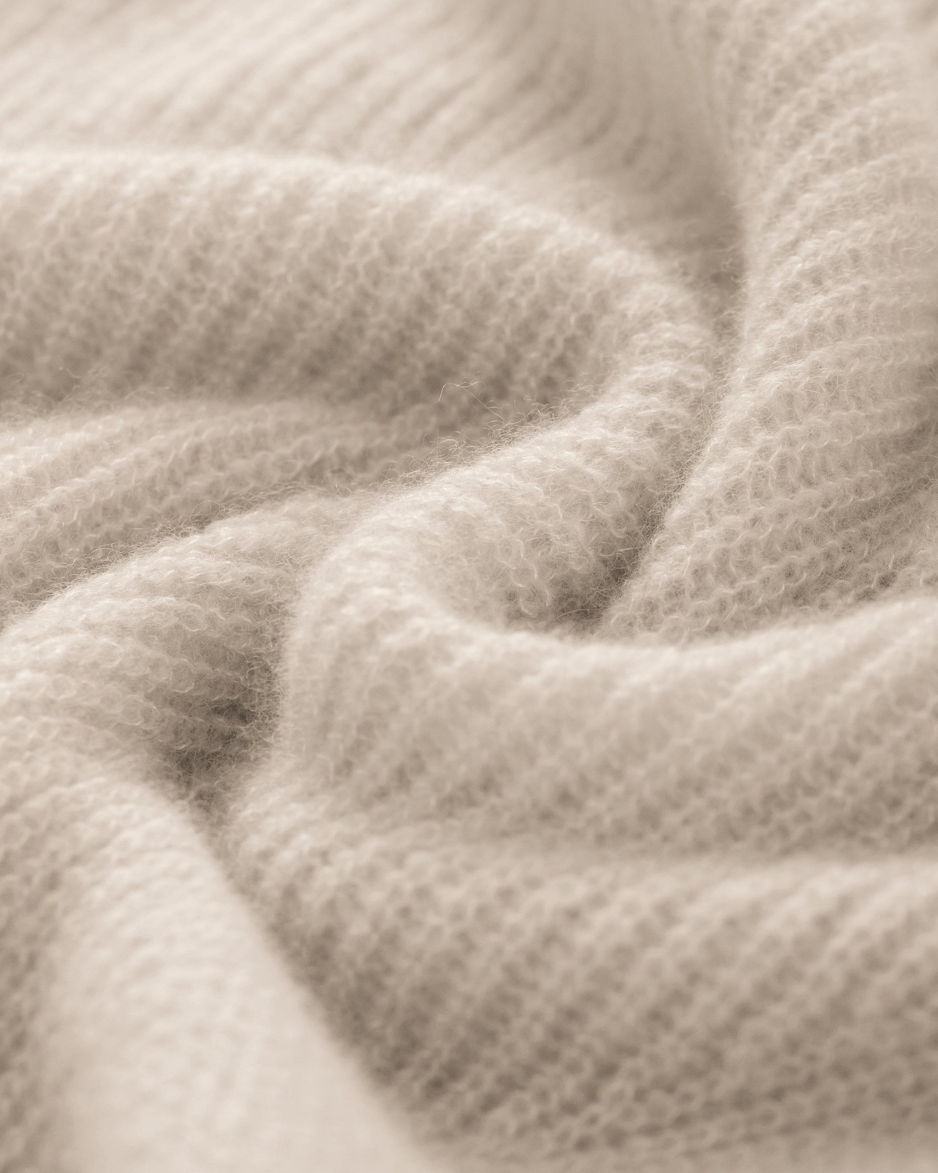 Damen Cardigan aus 75 % Kaschmir und 25 % Seide in lunar (creme) – mittelschwerer Cardigan im Halbpatent-Strick mit oversized Passform, Kunststoff-Knopfleiste sowie langen, weiten Ärmeln