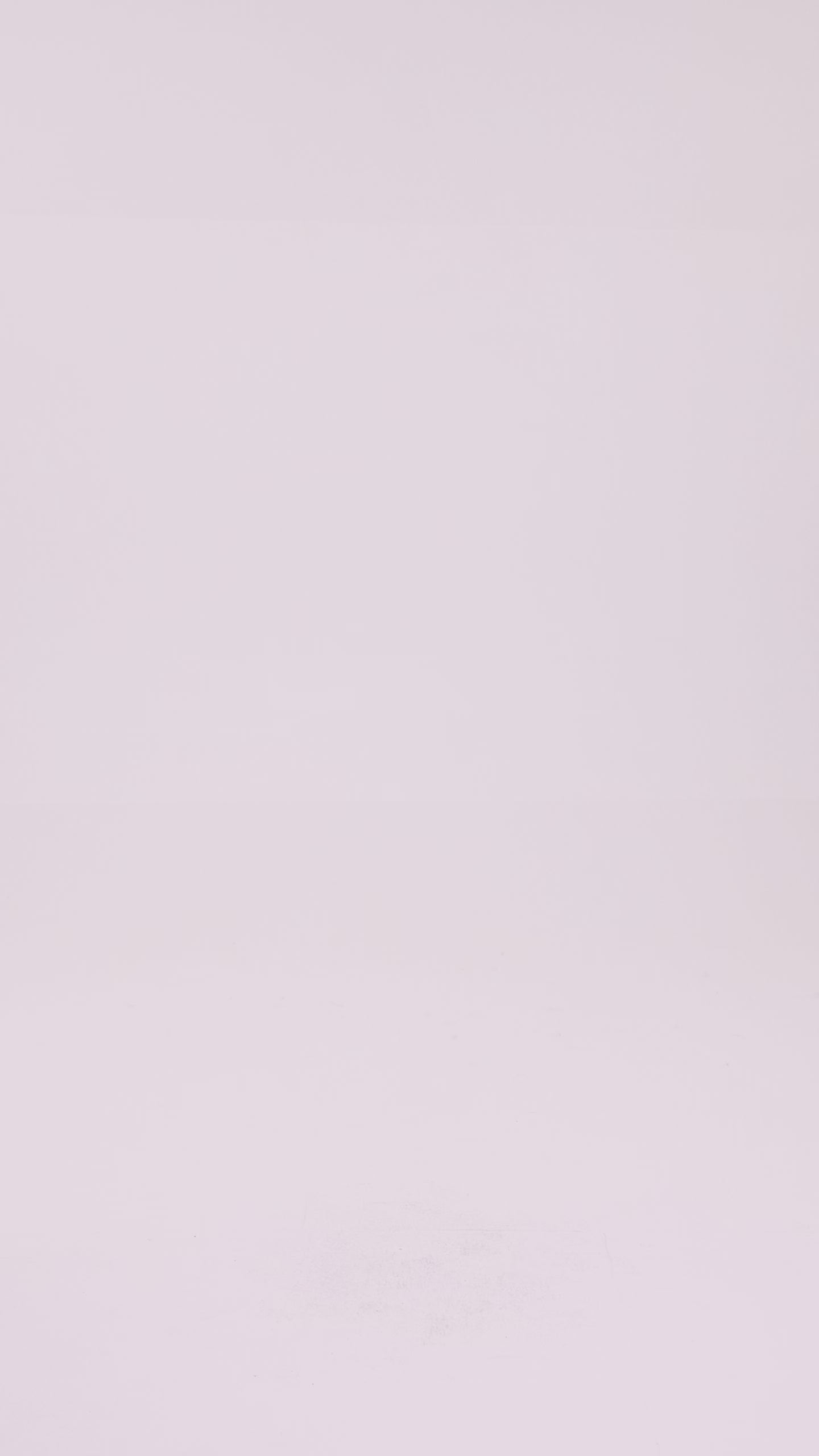 Damen Pullover aus 75 % Kaschmir und 25 % Seide – grob gestrickter Pullover mit Zopfstrickmuster in oversized Passform mit langer, weiter Silhouette. Das Modell verfügt über einen hohen Stehkragen in Rippstruktur, eine überschnittene Schulter sowie lange, weite Ärmel. Ärmelbündchen und Saum sind in Rippstruktur gearbeitet und unterstreichen den markanten Strickcharakter des Designs.